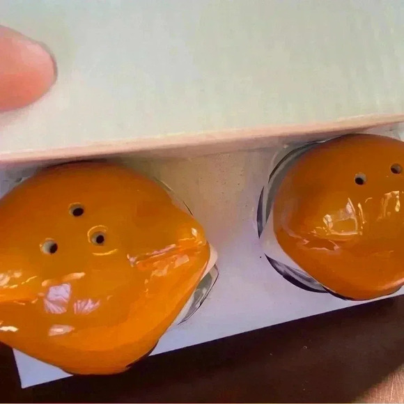 5/$25 Fox ceramic salt and pepper shakers  SET, home decor - Picture 4 of 4